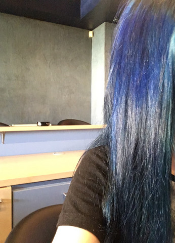 wie bekomme ich blau aus meinen haaren