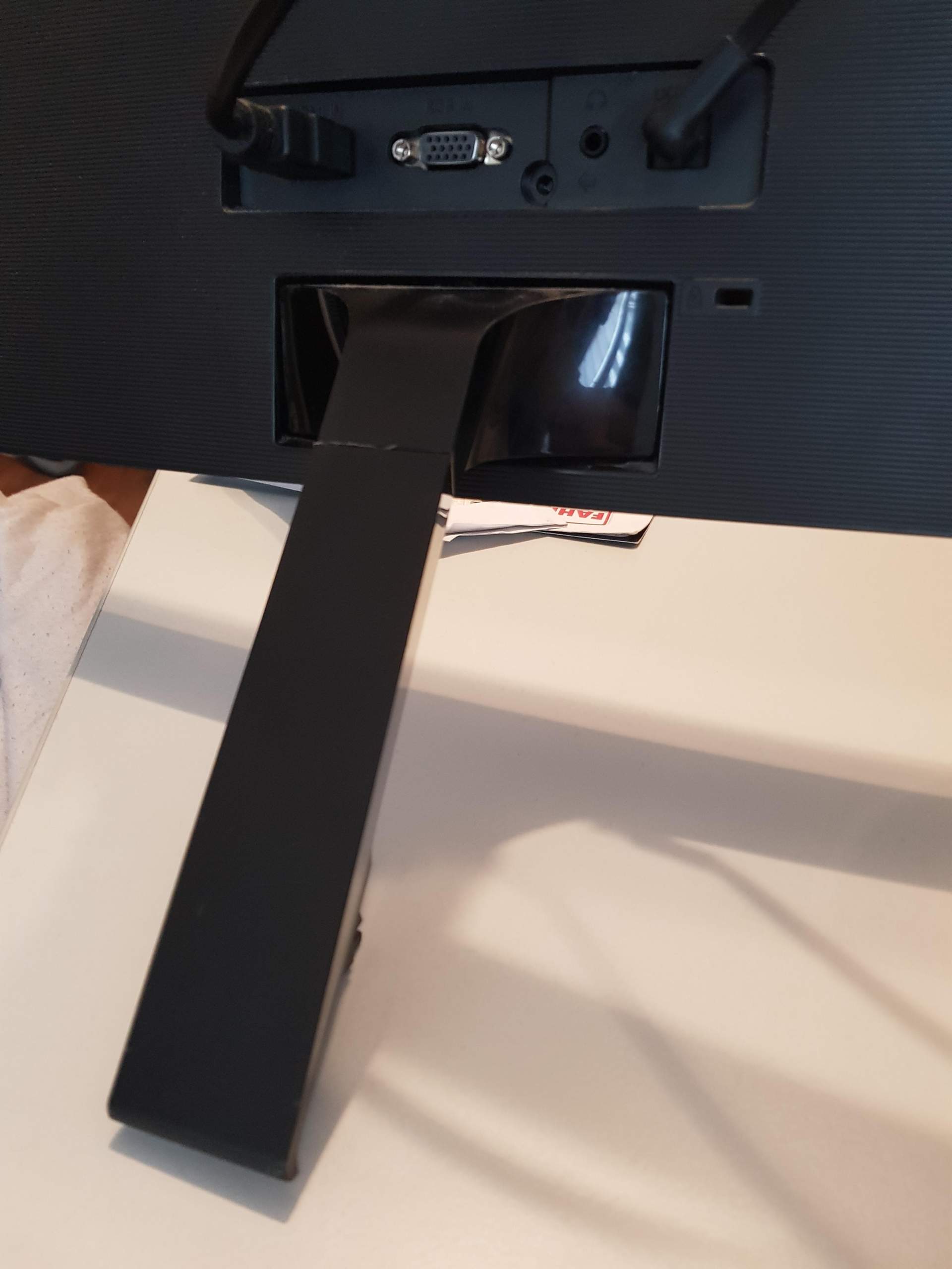Wie bekomme ich den Fuß vom Bildschirm ab? (PC, Hardware, Monitor)