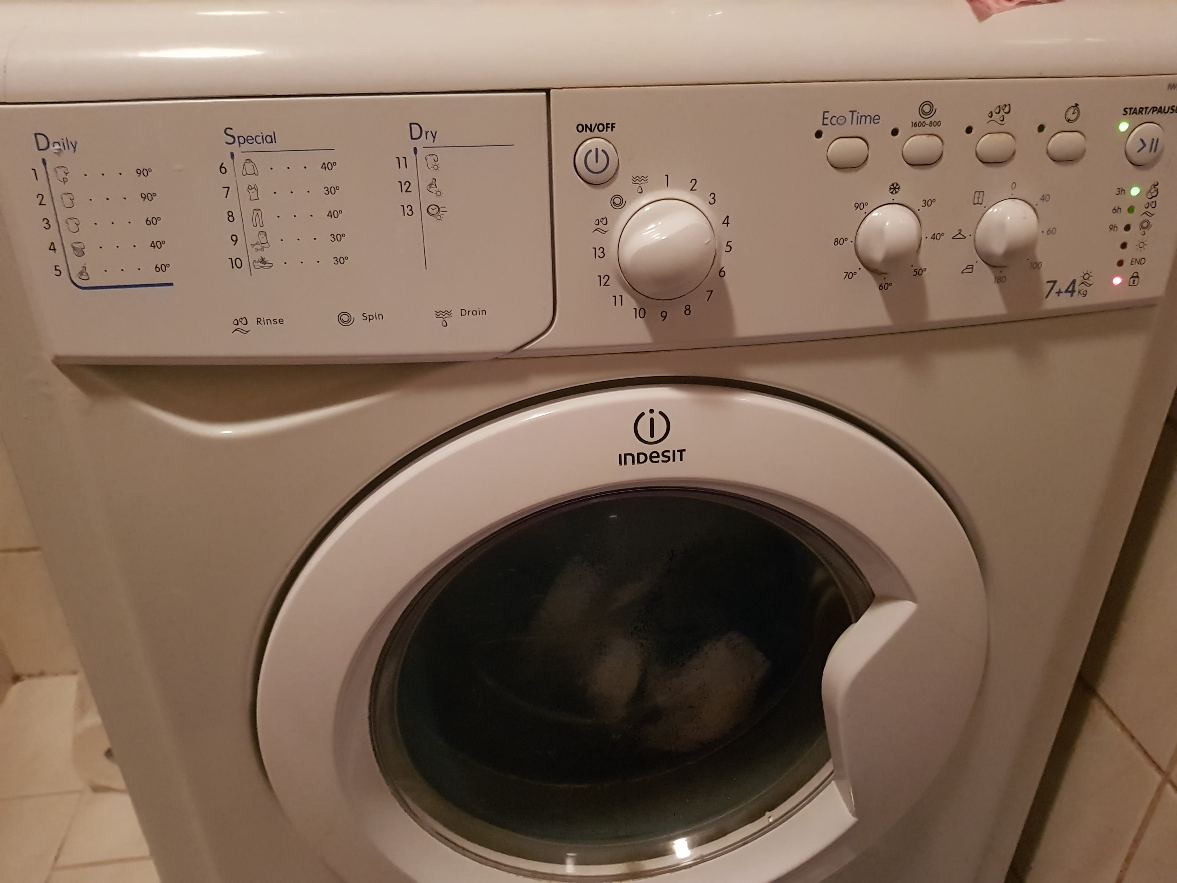 Wie bekomme ich den keller gestank aus der Waschmaschine, da ich einen