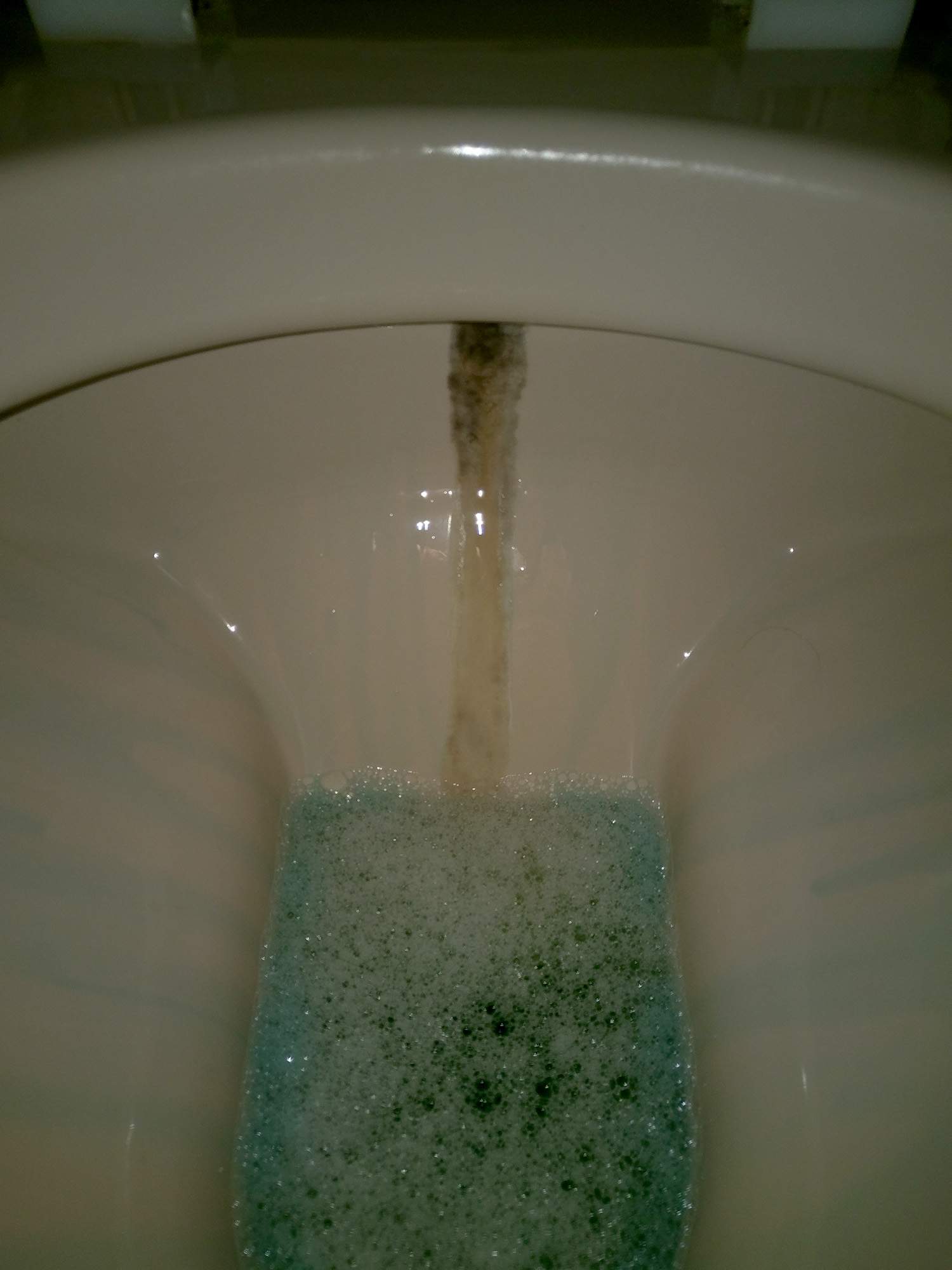 Wie bekomme ich den schwarzen Kalkstreifen aus dem Wie bekomme ich den schwarzen Kalkstreifen aus dem