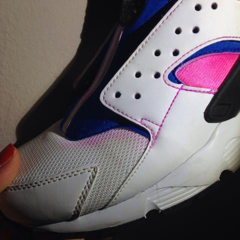 Die weiße Teil ist pink geworden - (Nike, Dreck, Schmutz)