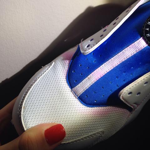 Die weiße Teil ist pink geworden - (Nike, Dreck, Schmutz)