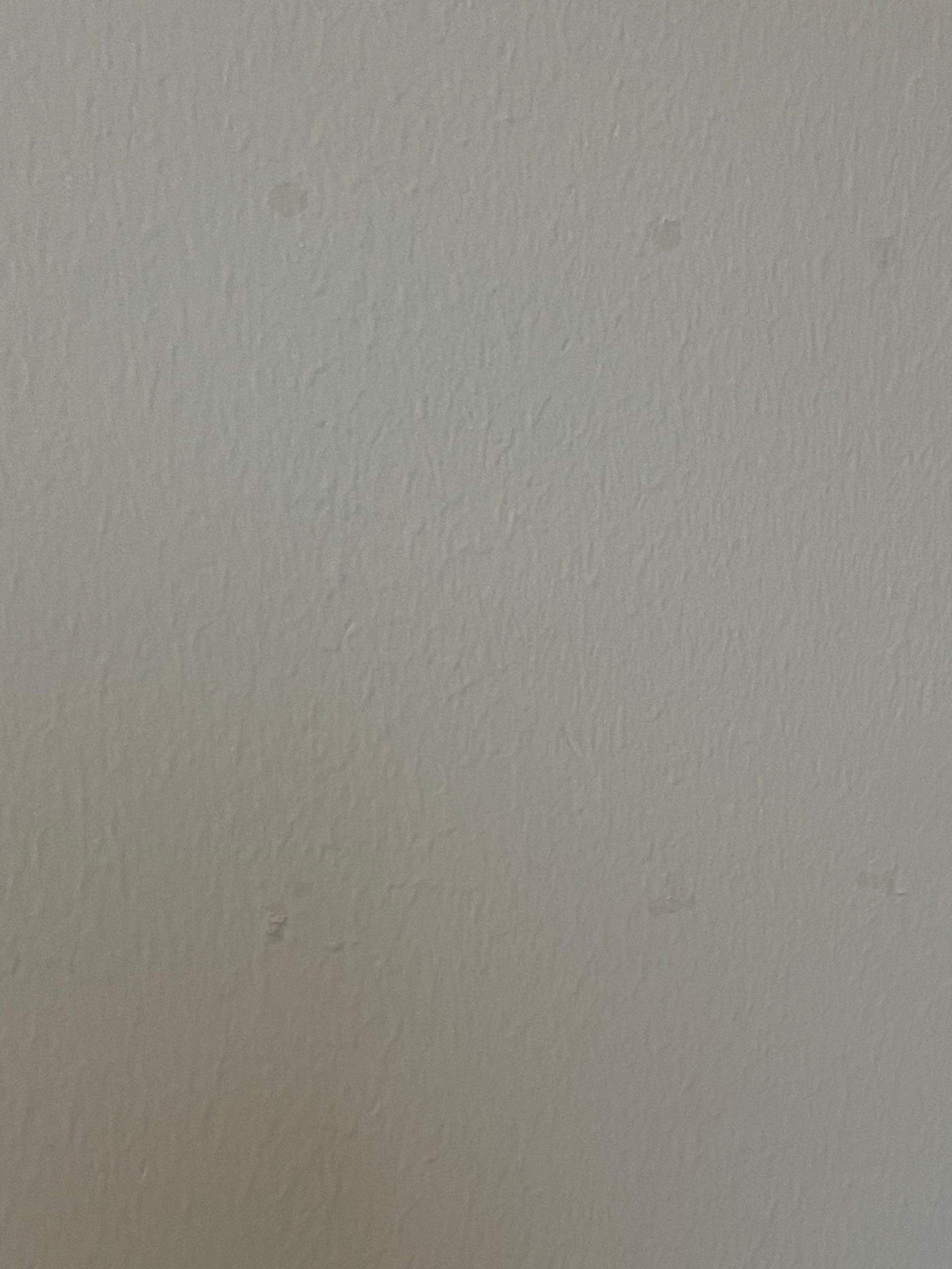 Wie bekomme ich diese Flecken ab (Wand)? (Haushalt)
