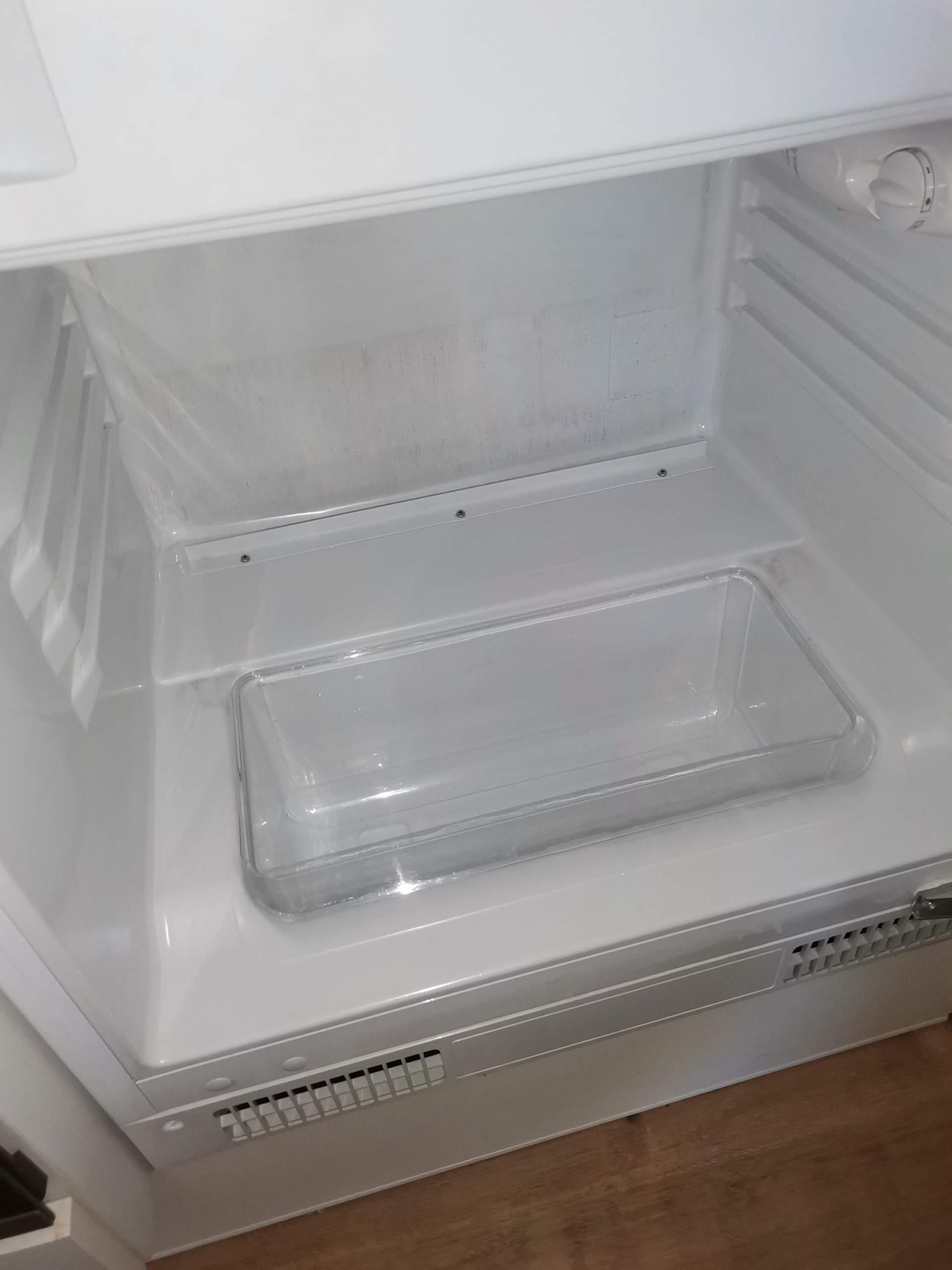 Wie bekomme ich diese Platte wieder in meinen Kühlschrank? (Computer ...
