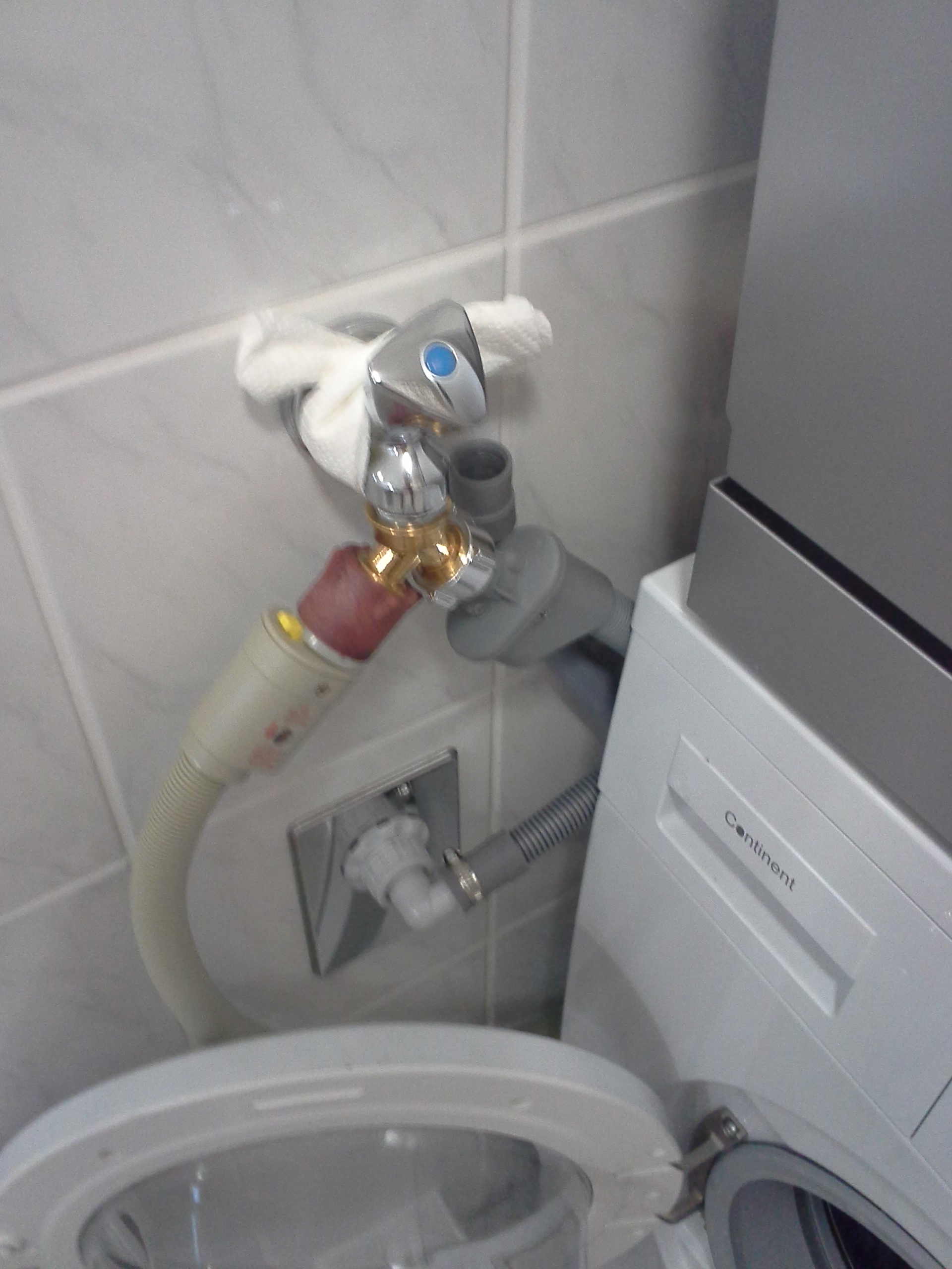 Wie bekomme ich eine Waschmachine und einen Geschirrspüler an denselben