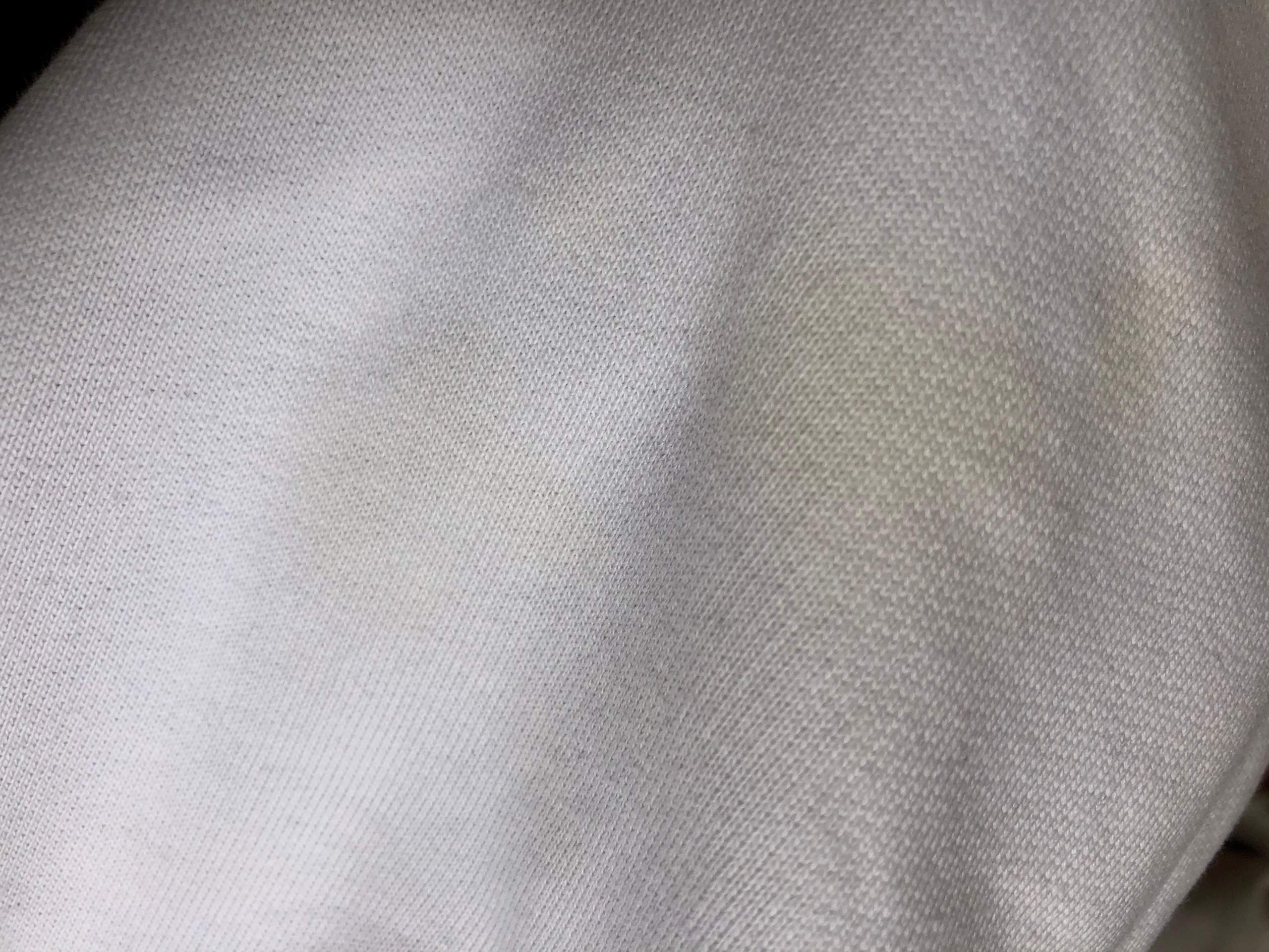 Wie bekomme ich vergilbte flecken bei einem neuen pullover raus kann mir jemand helfen