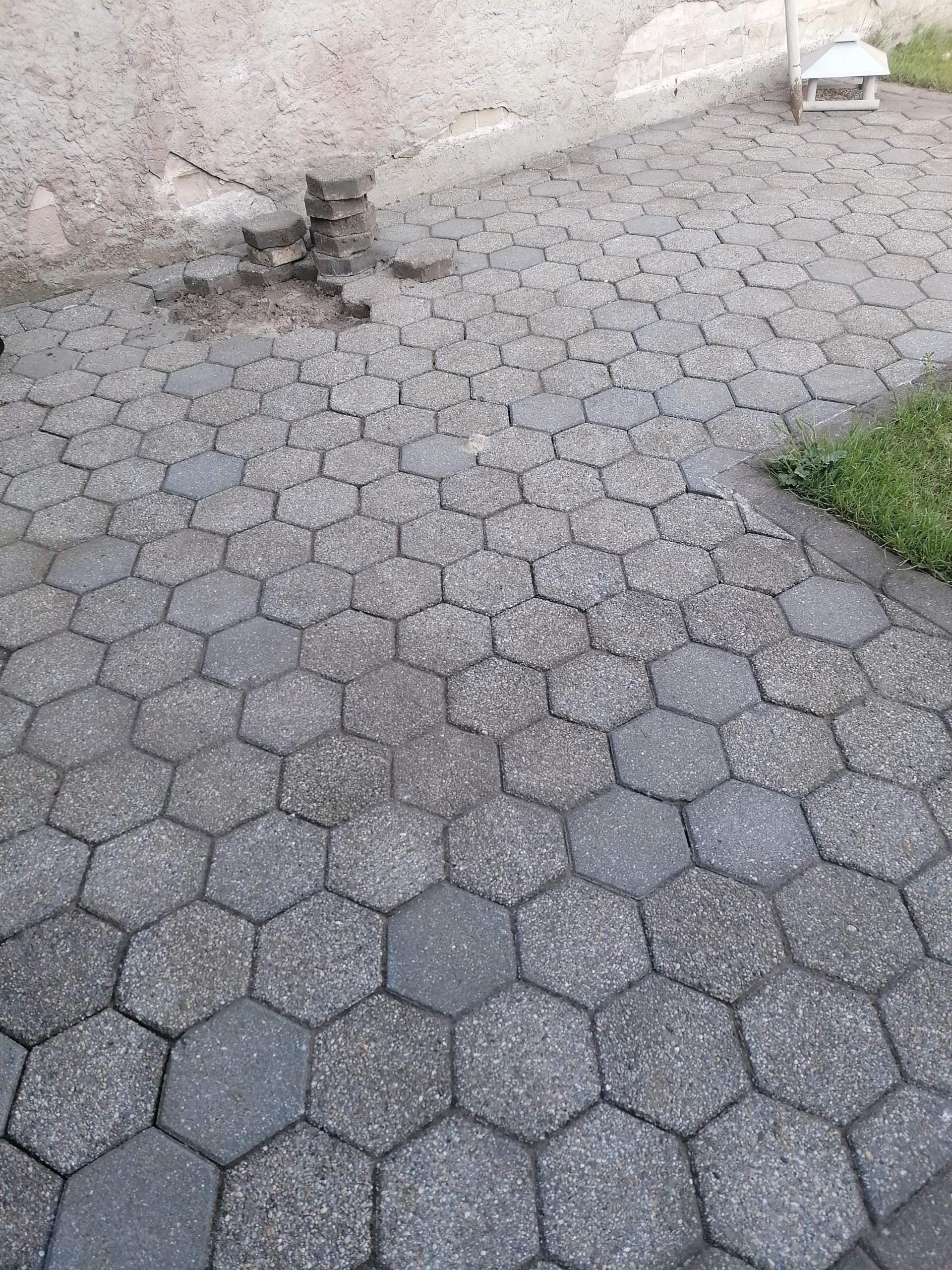 Wie bekommt man den Boden grade? (Garten, Steine, Bodenbelag)