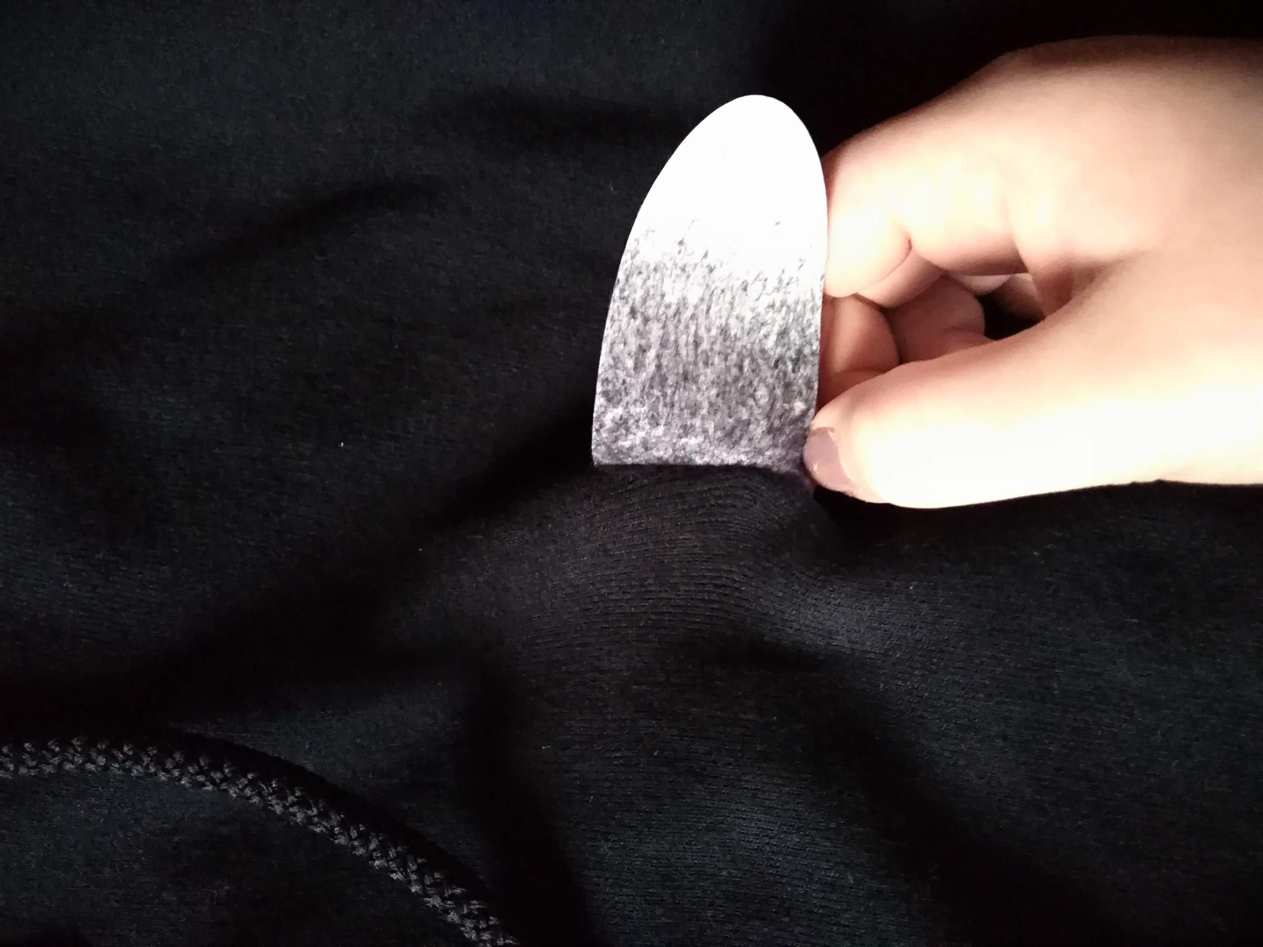 Wie Bekommt Man Teer Aus Kleidung Wie bekommt man dieses Ding vom pullover weg? (Kleidung)