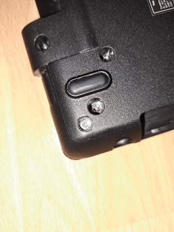 Wie bekommt man eine Schraube ohne Kopf aus Elektronischen Gerät?