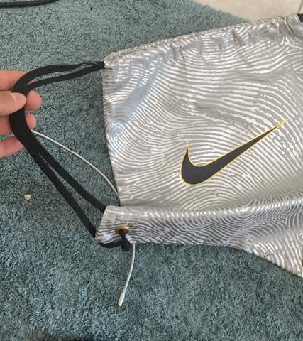 Wie benutze ich diese Fußballtasche?