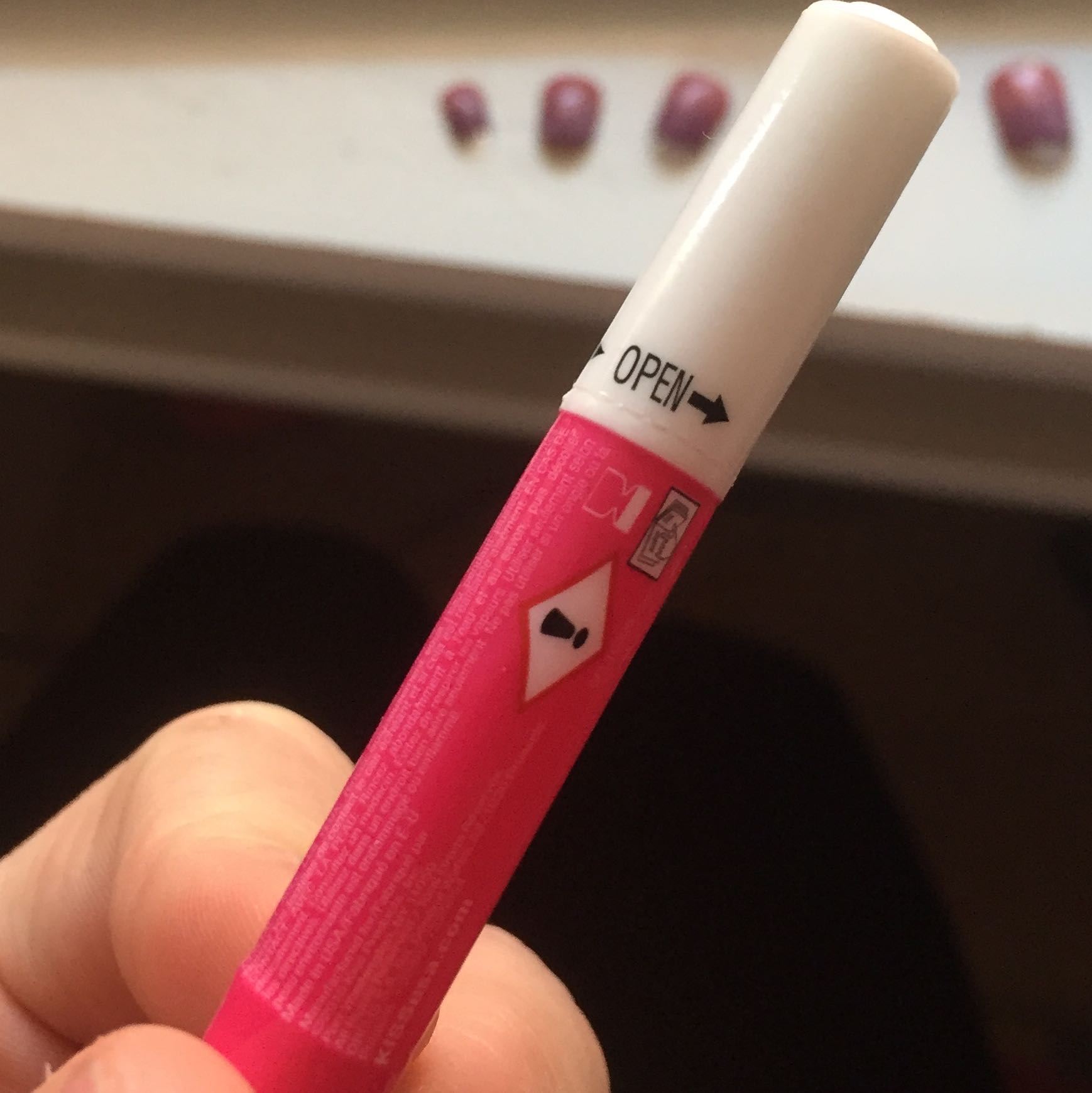 Wie benutze ich diesen Nagelkleber? (Beauty, Hand, Nägel)