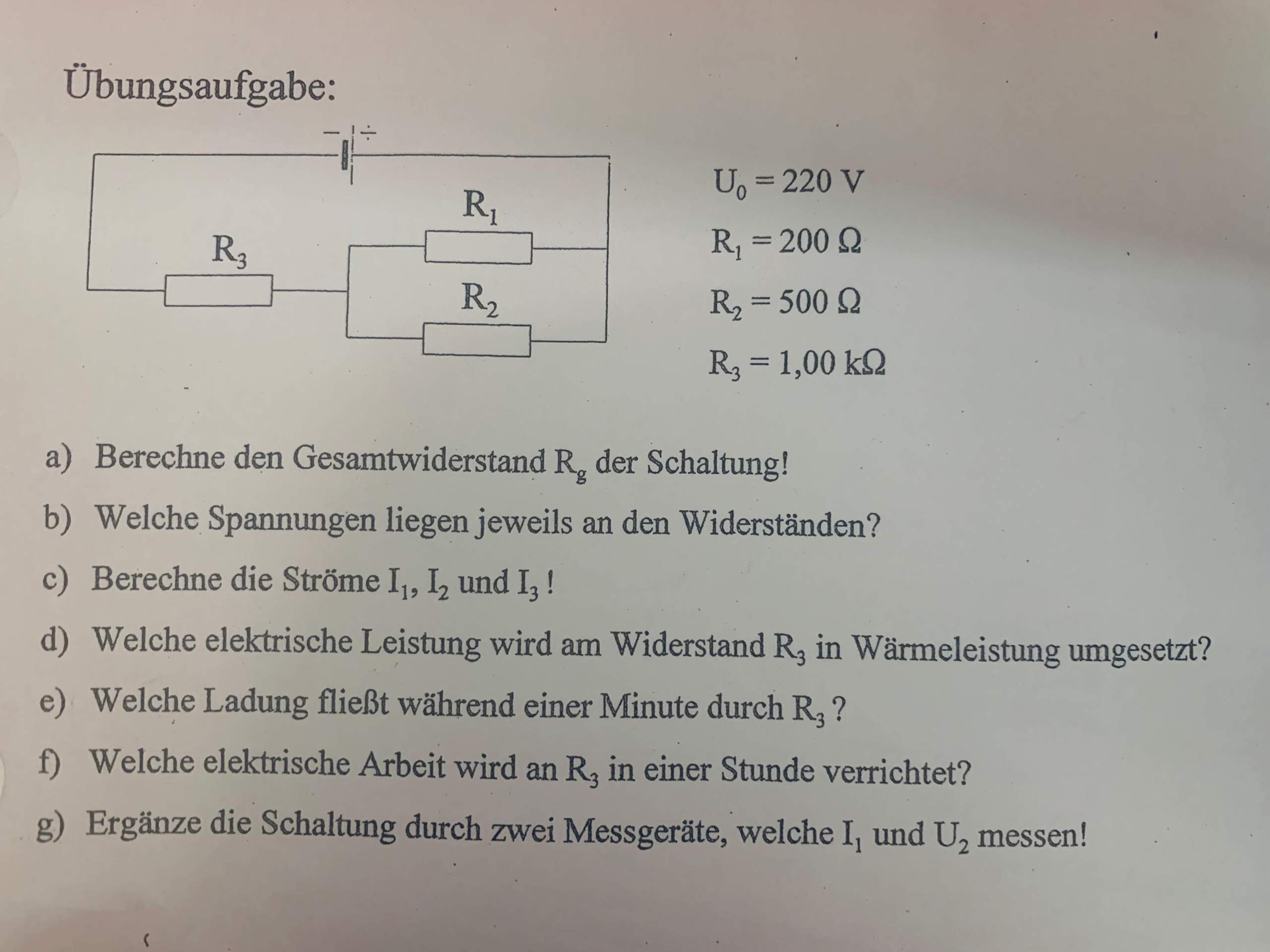 Wie berechne ich den Gesamtwiderstand und die jeweils anliegenden ...