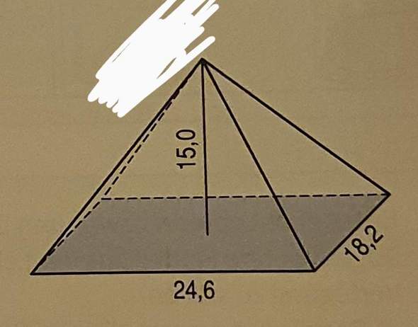 Wie berechnet man die Pyramide im Volumen?
