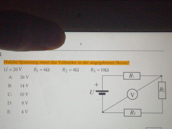 Wie berechnet man die Spannung in solchen Schaltungen? (Computer