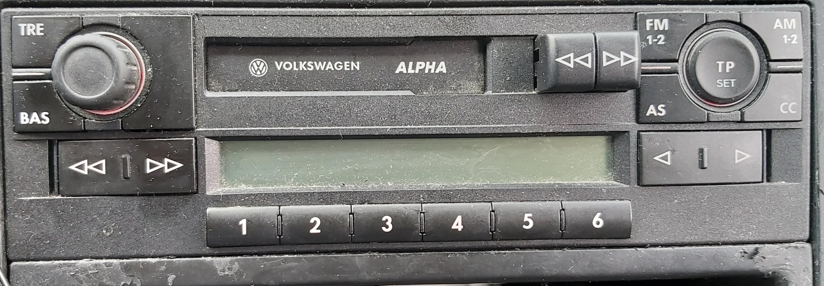Wie bestätige ich nach Eingabe des VW Alpha Radio Code