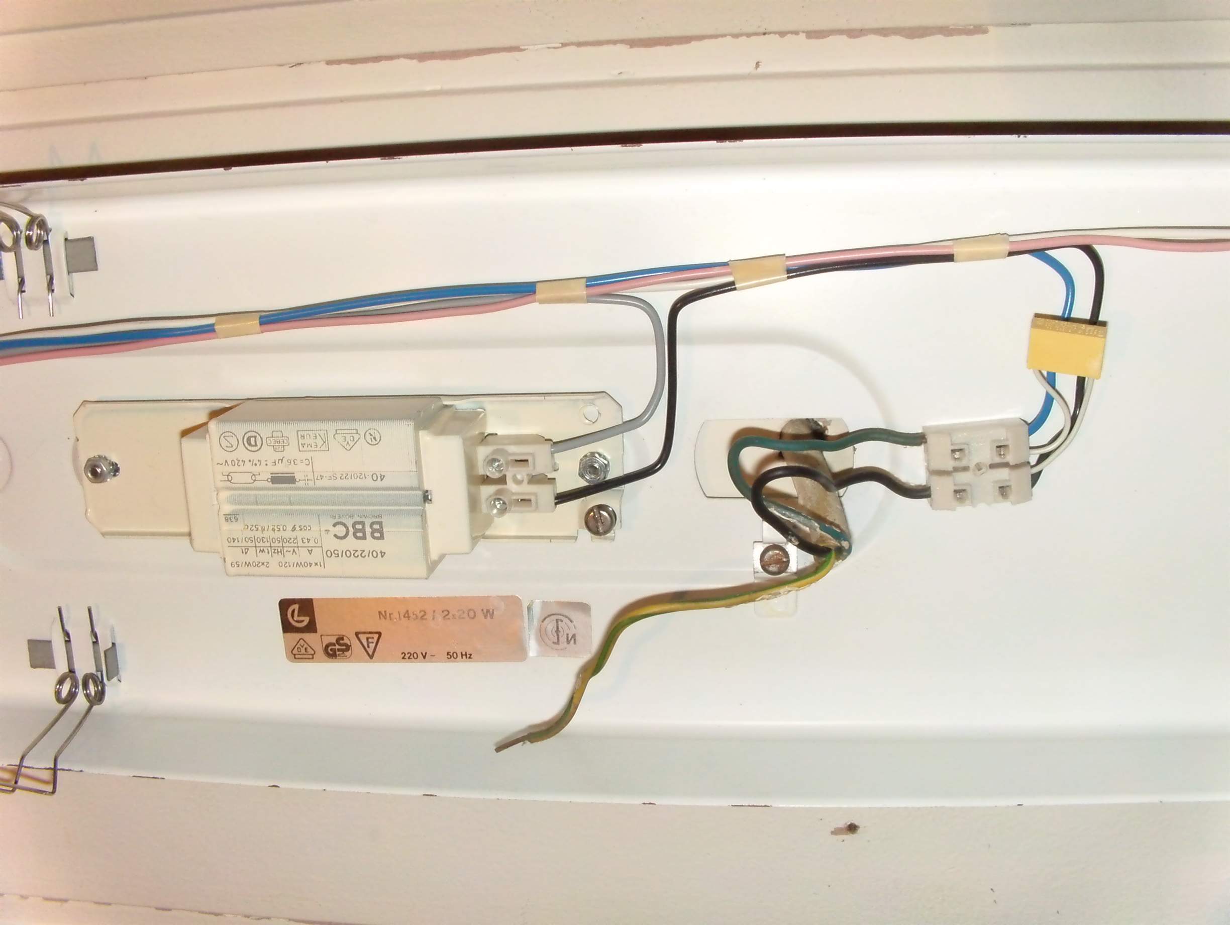 Wie bringe ich meine LED-Röhre zum Leuchten bzw. wie schliesse ich sie an? (Haushalt, Strom ...