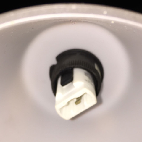 Wie Deckenleuchte mit 4 Kabeln (1x Schutzleiter/PE, 3x farblos