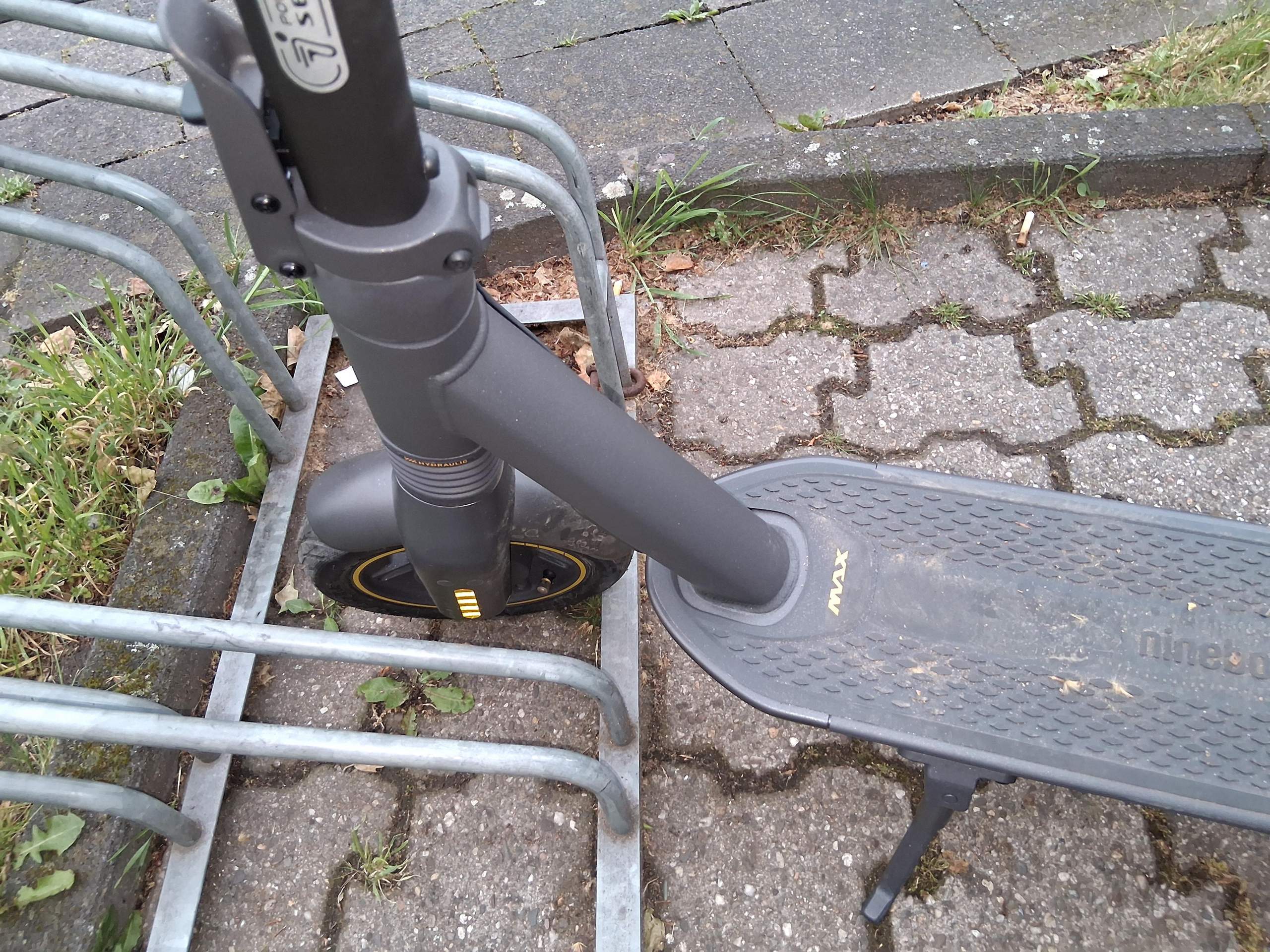 Wie E-Roller abschließen? (Versicherung, Alltag, Sicherheit)