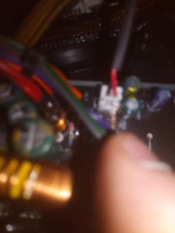 Wie entferne ich dieses Kabel von meiner Stromquelle im PC?