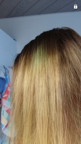 Deckhaar mit grünem Fleck - (Haare, Farbe, färben)
