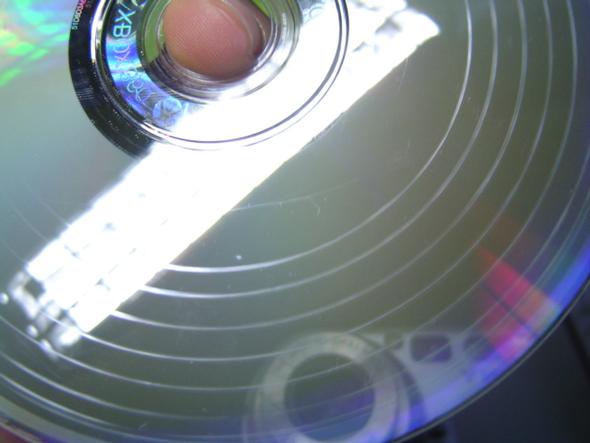 So sieht die Disc nach Bewegen der Konsole aus - (DVD, CD, verkratzt)