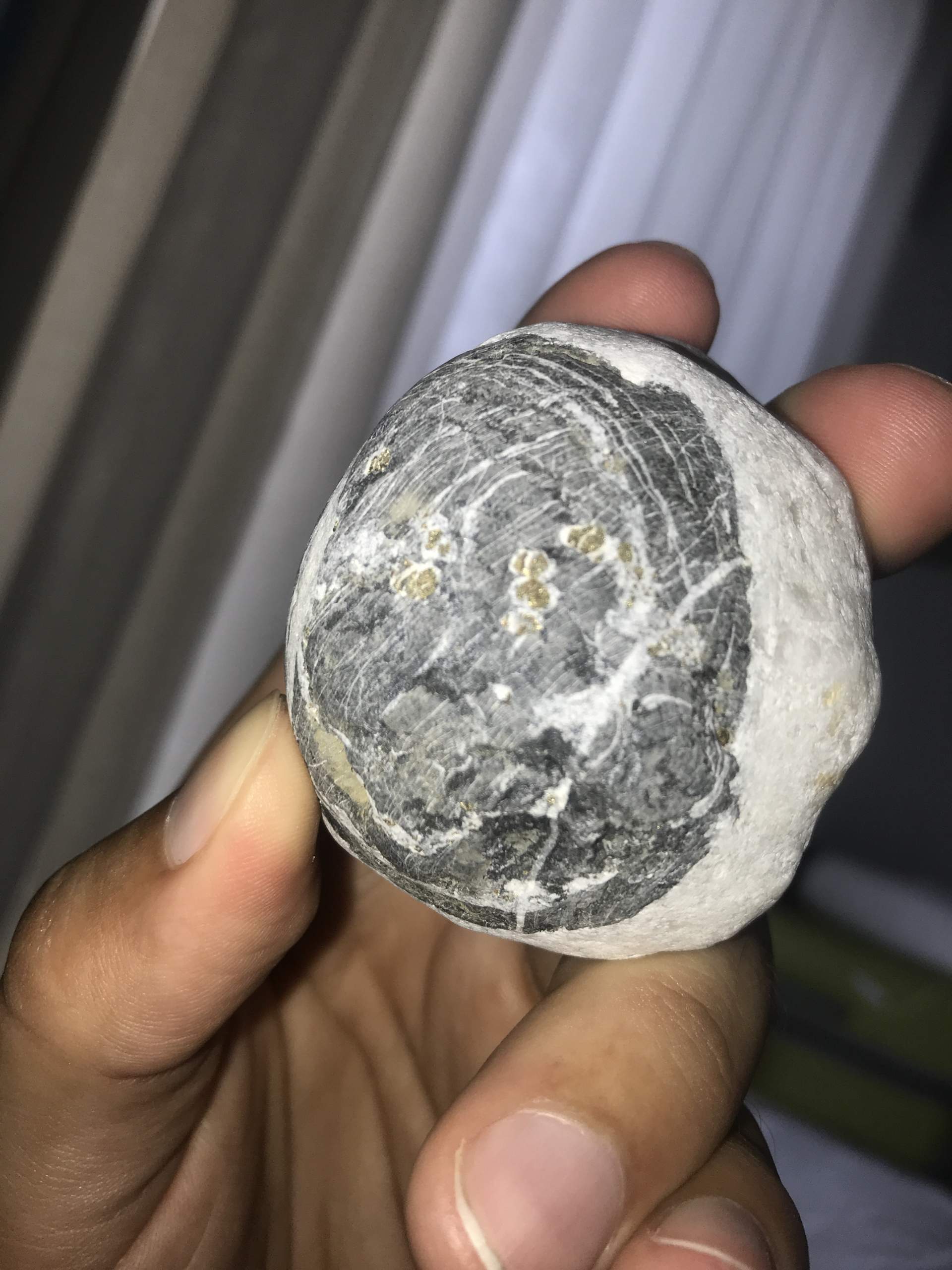 wie-erkenne-ich-gold-in-einem-stein-metall-steine-geologie