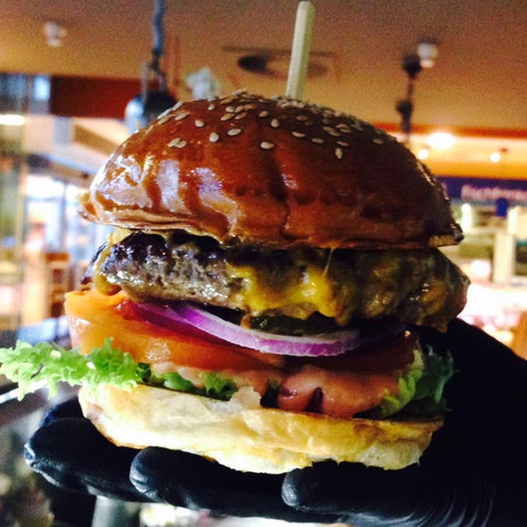 Hier ein Bild von einem der Burger - (Essen, Restaurant, Messer)