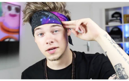 Wie Faltet Taddl Sein Bandana Frisur