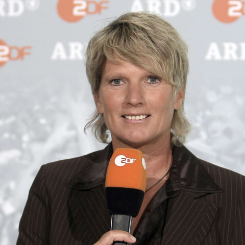 Wie Findet Ihr Claudia Neumann Als Kommentatorin ZDF Deutschland wie-findet-ihr-claudia-neumann-als-kommentatorin-zdf-deutschland