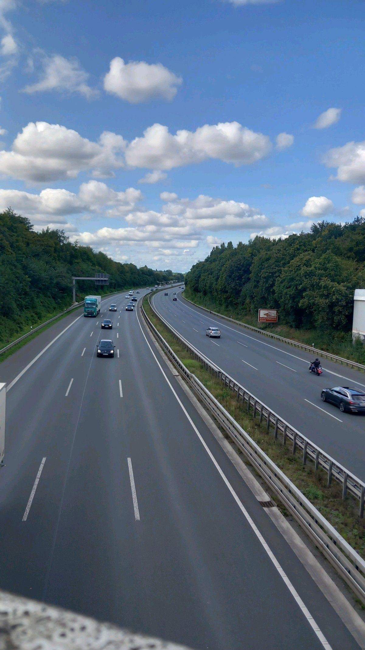 Wie findet ihr Deutschlands Autobahn? (Auto, Urlaub, Reise)