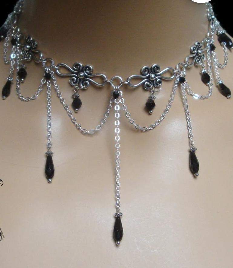 BelleVive Gothic Halskette - Verstellbare Samtleder Kette Mit Spitze