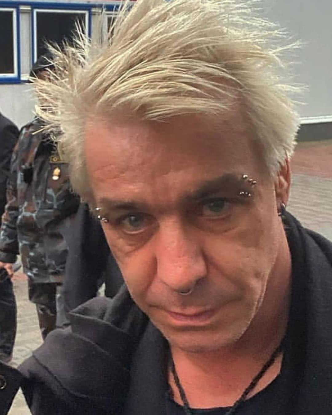 Wie Findet Ihr Die Neue Frise Von Till Lindemann Manner Aussehen Frisur