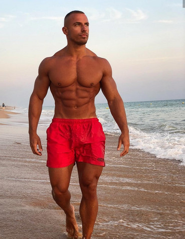 Wie findet ihr diesen Männerkörper von 1-10 mit Begründung was ihr gut oder schlecht findet schürze männerkörper