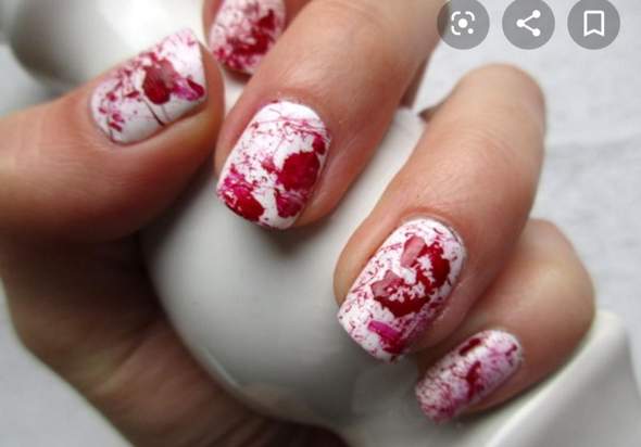 Wie Findet Ihr Dieses Nageldesign Blut Effekt Nagel Trend
