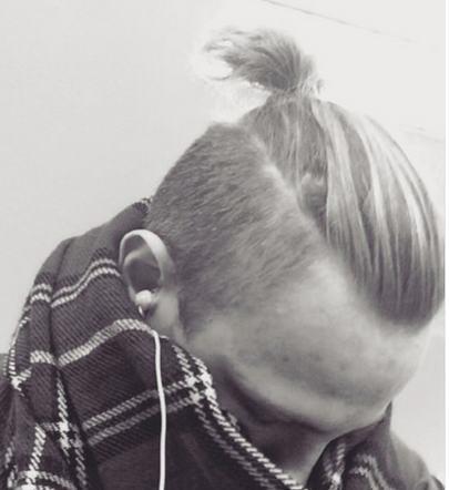 diese frisur - undercut mit zopf (Bild1) - (Haare, Fashion, bun)