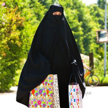 Muslima beim einkaufen - (Frauen, Deutschland, Religion)