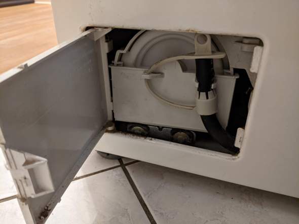 Wie Flusensieb bei Waschmaschine reinigen?