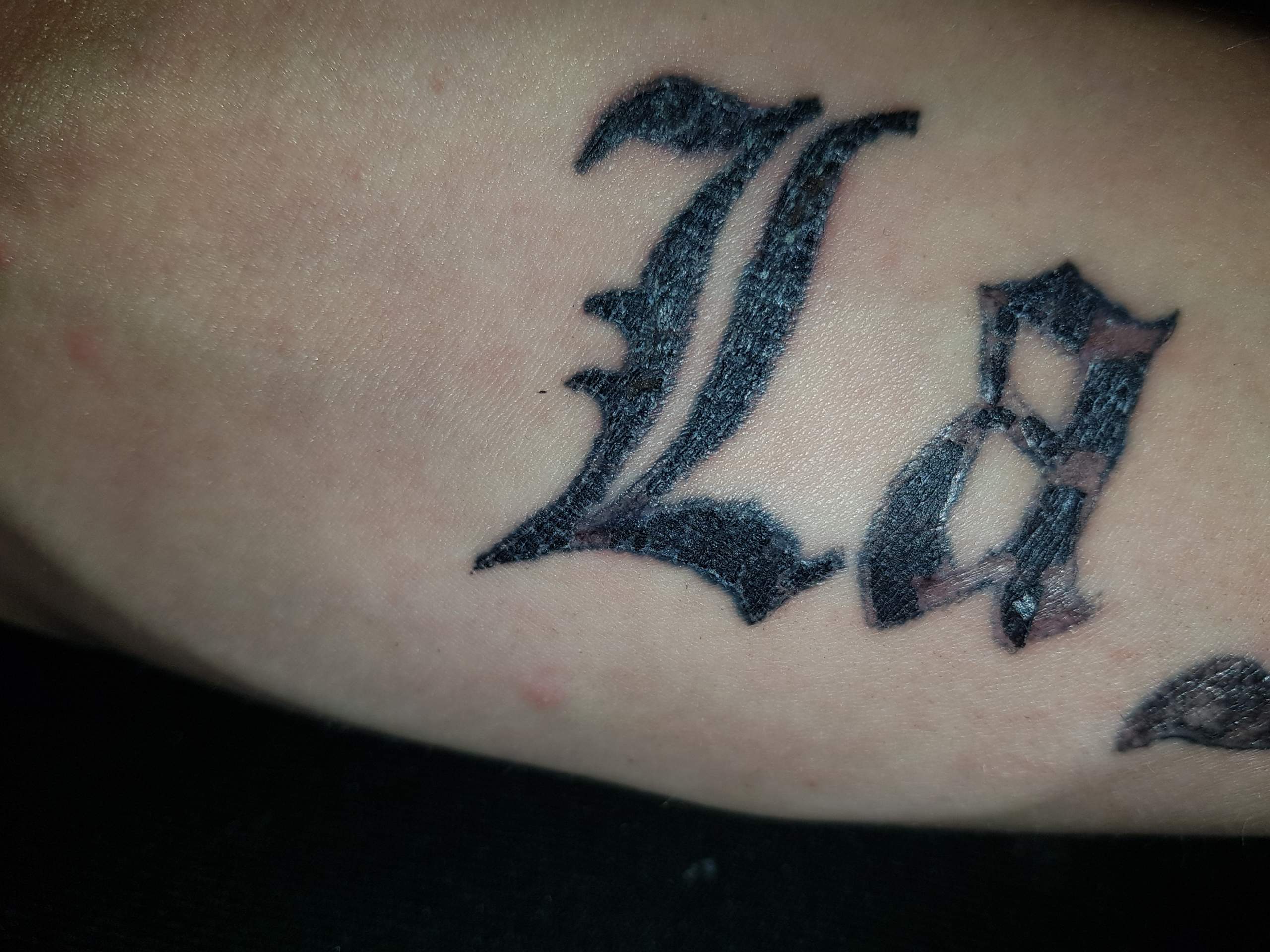 Wie geht tattoofarbe besser in die haut? (Tattoo, Tattoostudio)