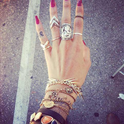 Wie Heissen Die Ringe Die Man Vonre Am Finger Tragt Bzw Gibts Uberhaupt Einen Namen Dafur Kaufen Schmuck Fashion