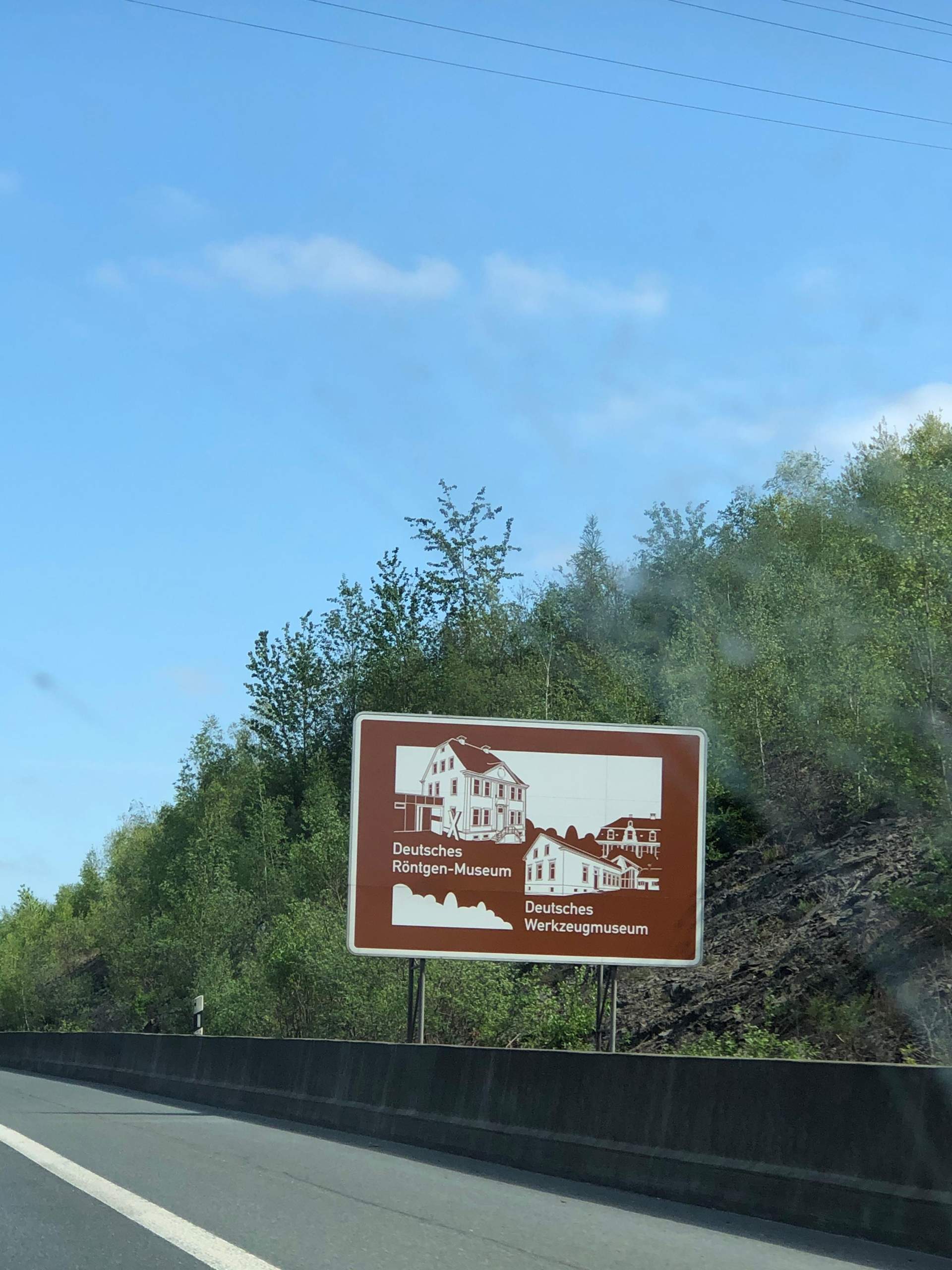 Wie heißen diese Autobahn Schilder und was bringen die? (Reisen und Urlaub,  Schild)