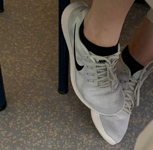 Wie heißen diese Schuhe?(siehe Bild)? (Mädchen, Mode, Nike) Wie heißen diese Schuhe?(siehe Bild)? (Mädchen, Mode, Nike)