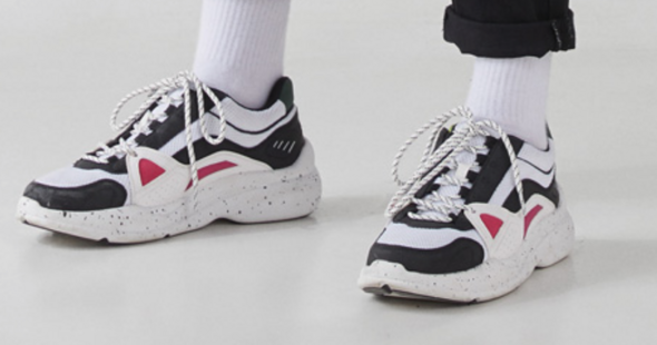 Wie Heissen Diese Sneaker Mit Gesprenkelter Sohle Mode Schuhe Nike