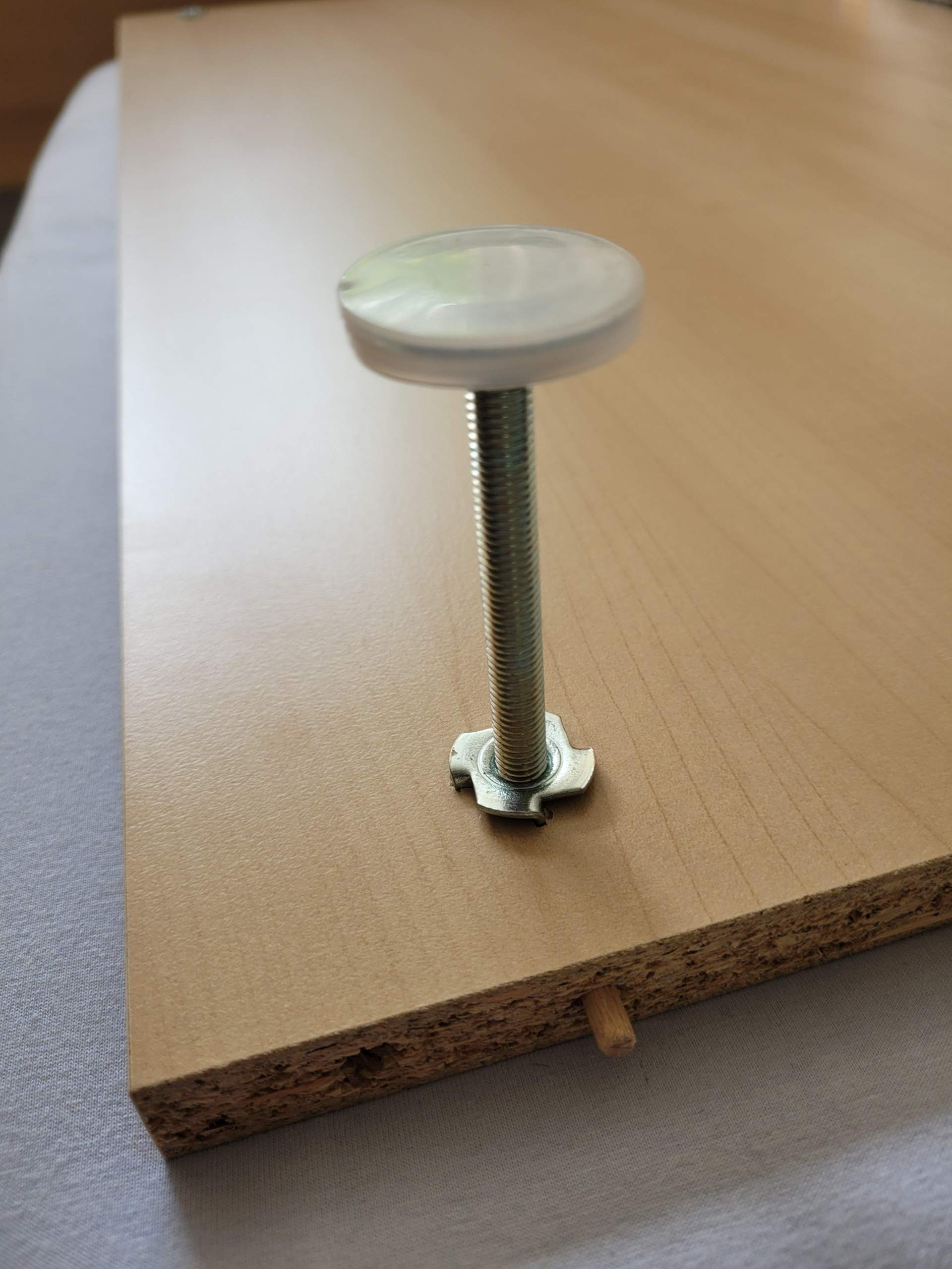 Wie heißen diese Stützfüße für den Pax-Schrank von Ikea? (Umzug