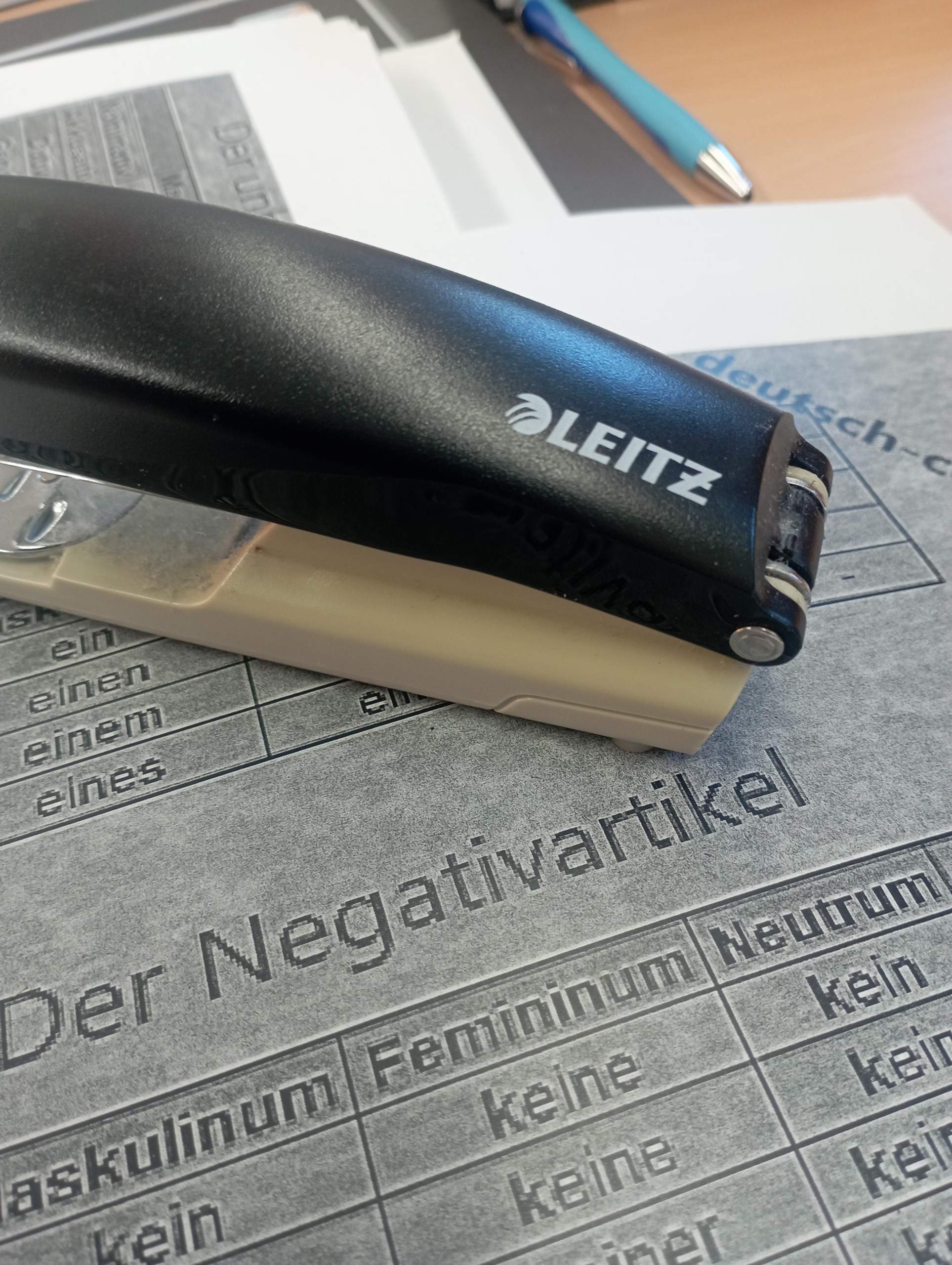 Wie heißt das was auf den Bildern steht auf Deutsch? (Wort, deutsche