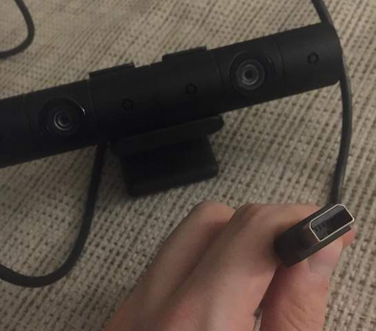 Wie heisst der Anschluss der PS4 Kamera?