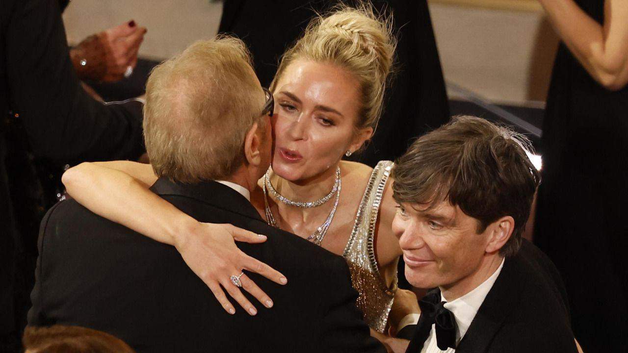 Wie heißt die Frau in der Mitte? (Fernsehen, Einstein, Oscar)