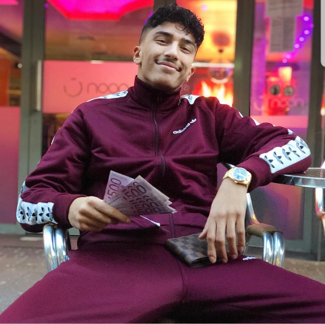 Wie heißt dieser Trainingsanzug von Mero? (Musik, Sport, Rap)