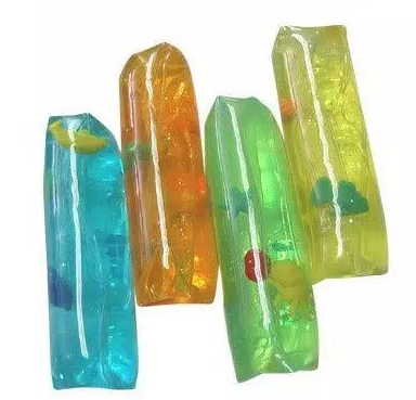 Wasserwurst mit Spielzeug - (Spielzeug, 90er)