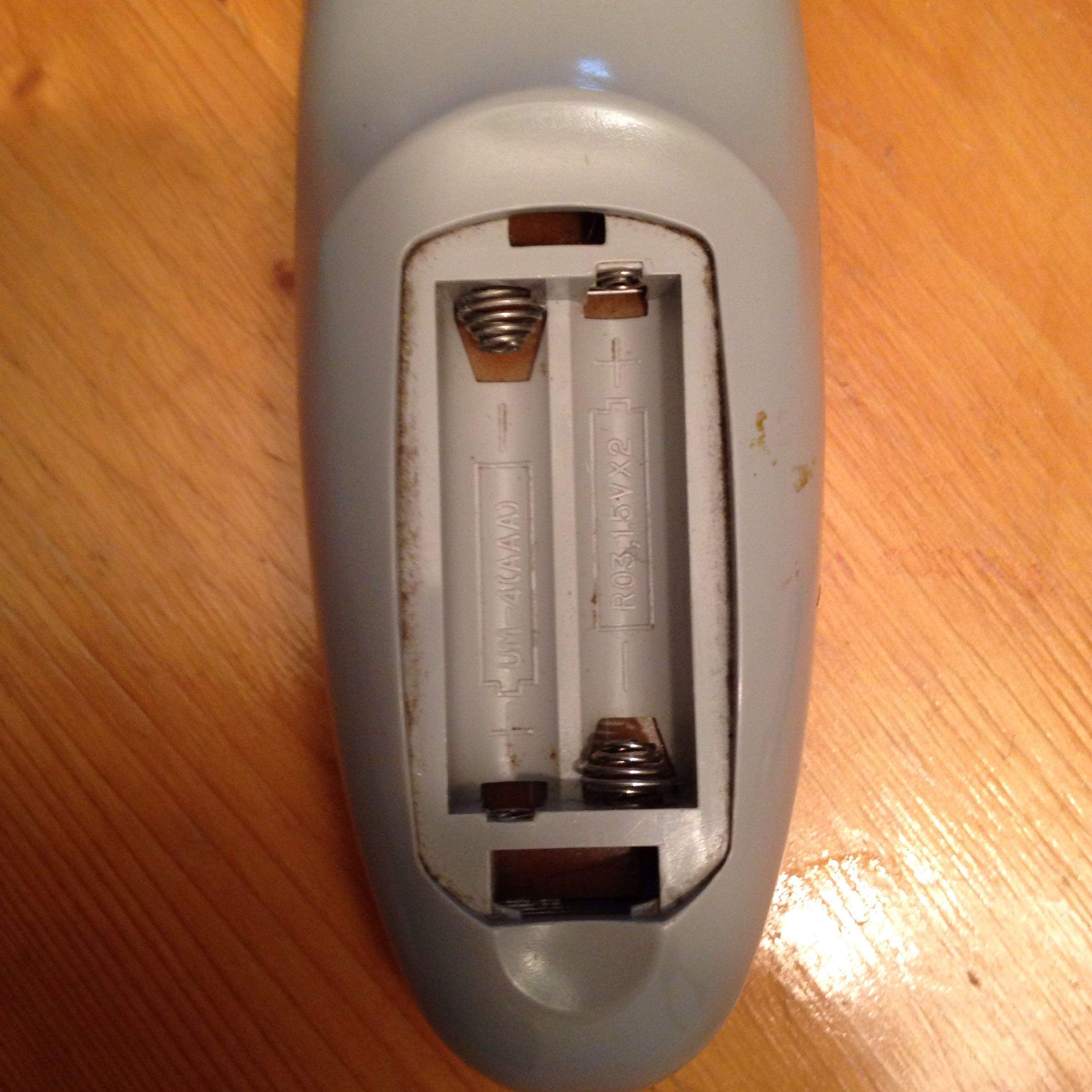 Wie heißt dieses Ding in der Fachsprache(Ding wo man die Batterien reinlegt um sie in Serie zu