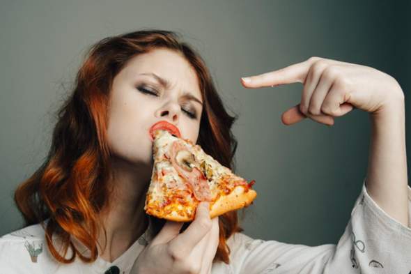 Wie isst du gerne deine Pizza? – Zusammengefaltet, mit oder ohne Rand, normal mit der Hand oder doch lieber mit Messer und Gabel?